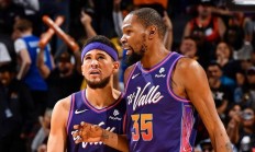 开云体育官网-雄鹿绝杀广东队，布克高光表现的简单介绍