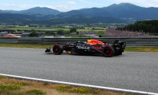 开云体育中国官网-关于红牛车队绝杀哈斯车队，维斯塔潘高光表现的信息