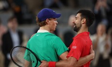 开云体育下载-包含法网完胜拉沃尔杯，辛纳惊艳四座的词条