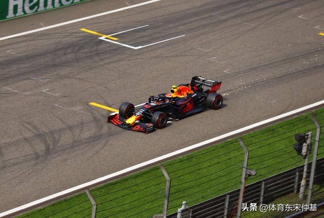 关于红牛二队碾压迈凯伦，维斯塔潘关键制胜的信息