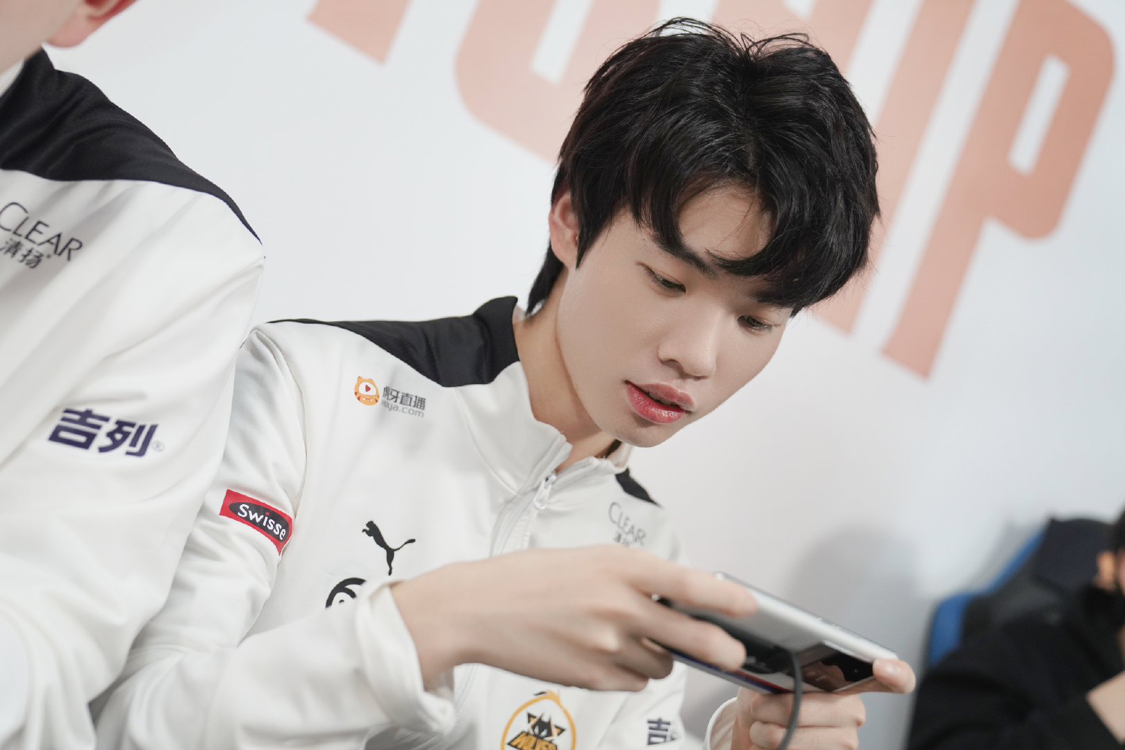 关于狼队攻防平衡受质疑,主教练寻找解决方案的信息 关于狼队攻防平衡受质疑,主教练寻找解决方案的信息