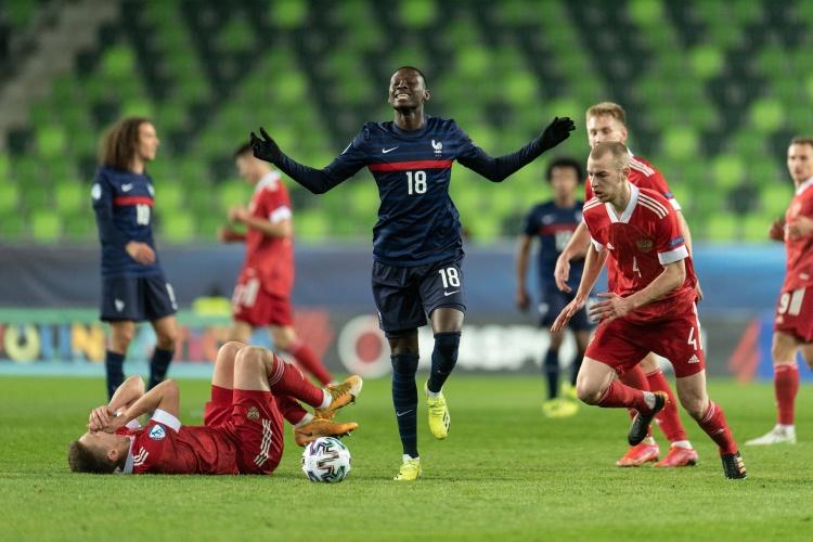 比利时运动员精彩表现，击败对手