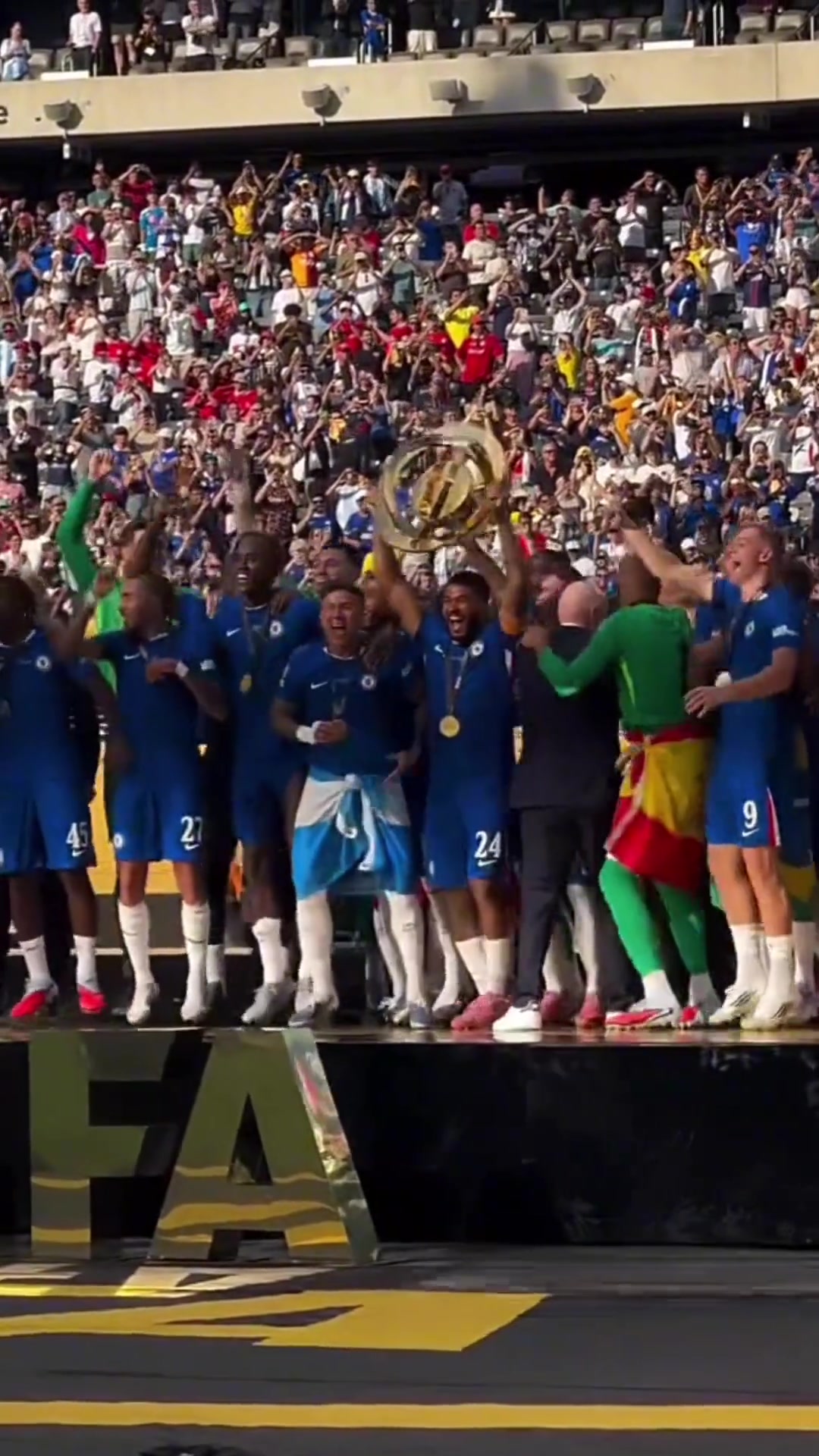 包含切尔西年轻球员暴击夺冠，为球队在英超比赛场上闪耀光芒的词条