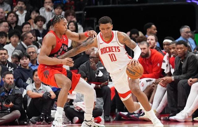 猛龙队主场轻松取胜晋级季后赛！