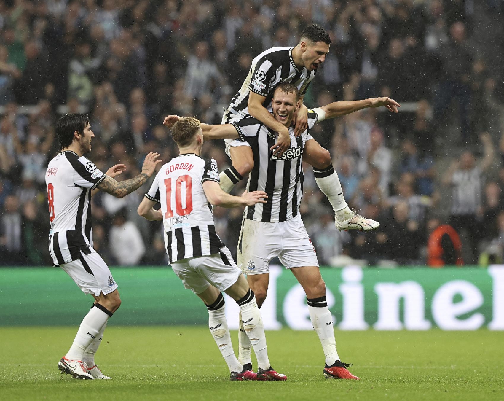 关于巴黎圣日耳曼主场告负，出线希望蒙上阴影的信息