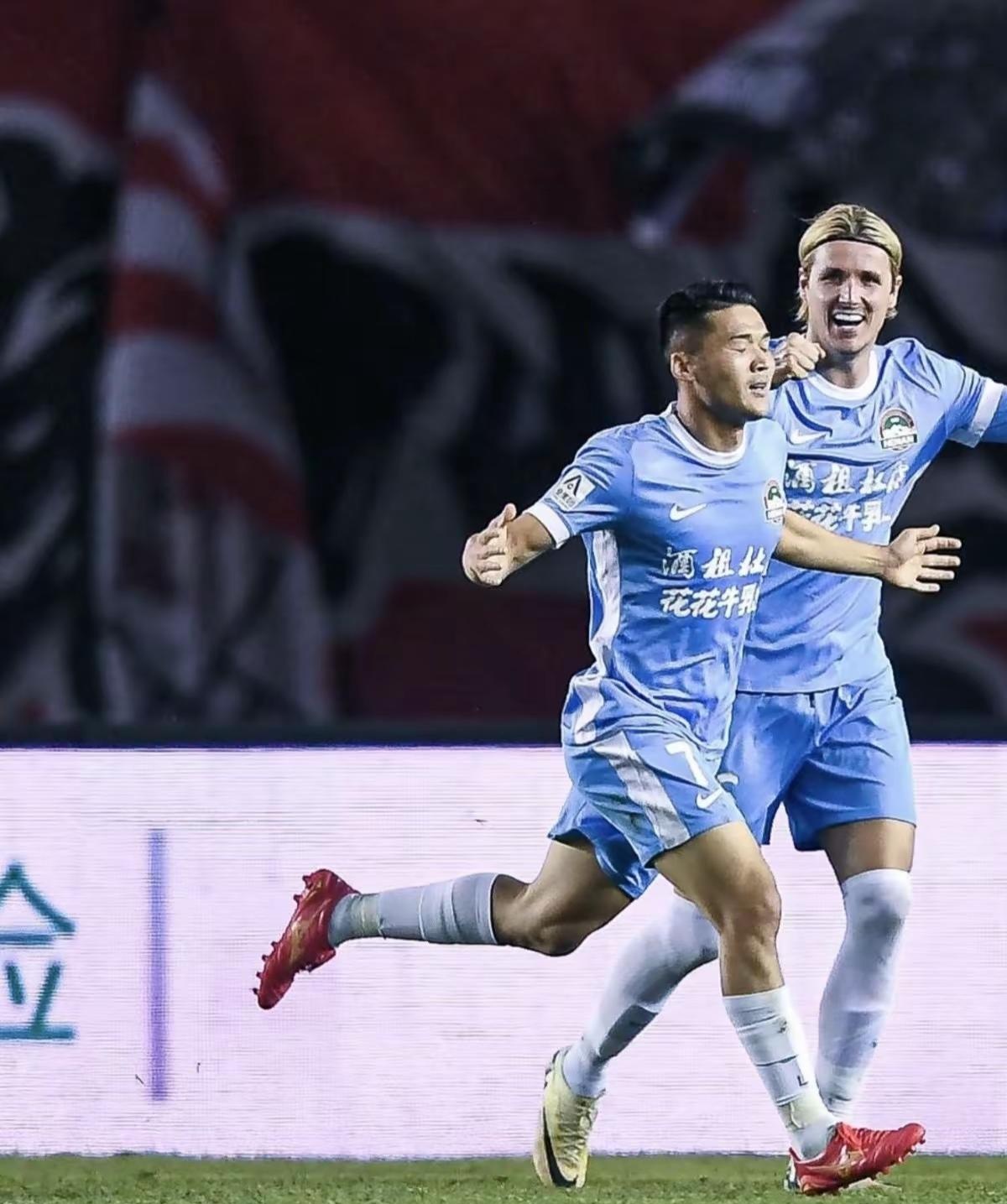 上海上港客场战胜河南建业，延续不败走势的简单介绍