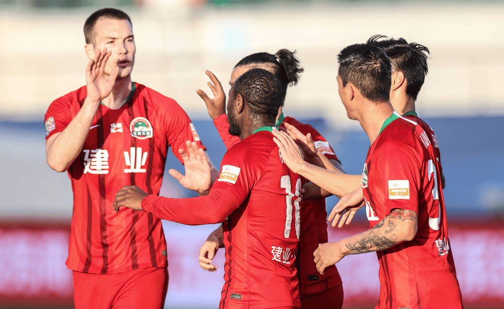 上海上港客场战胜河南建业，延续不败走势的简单介绍