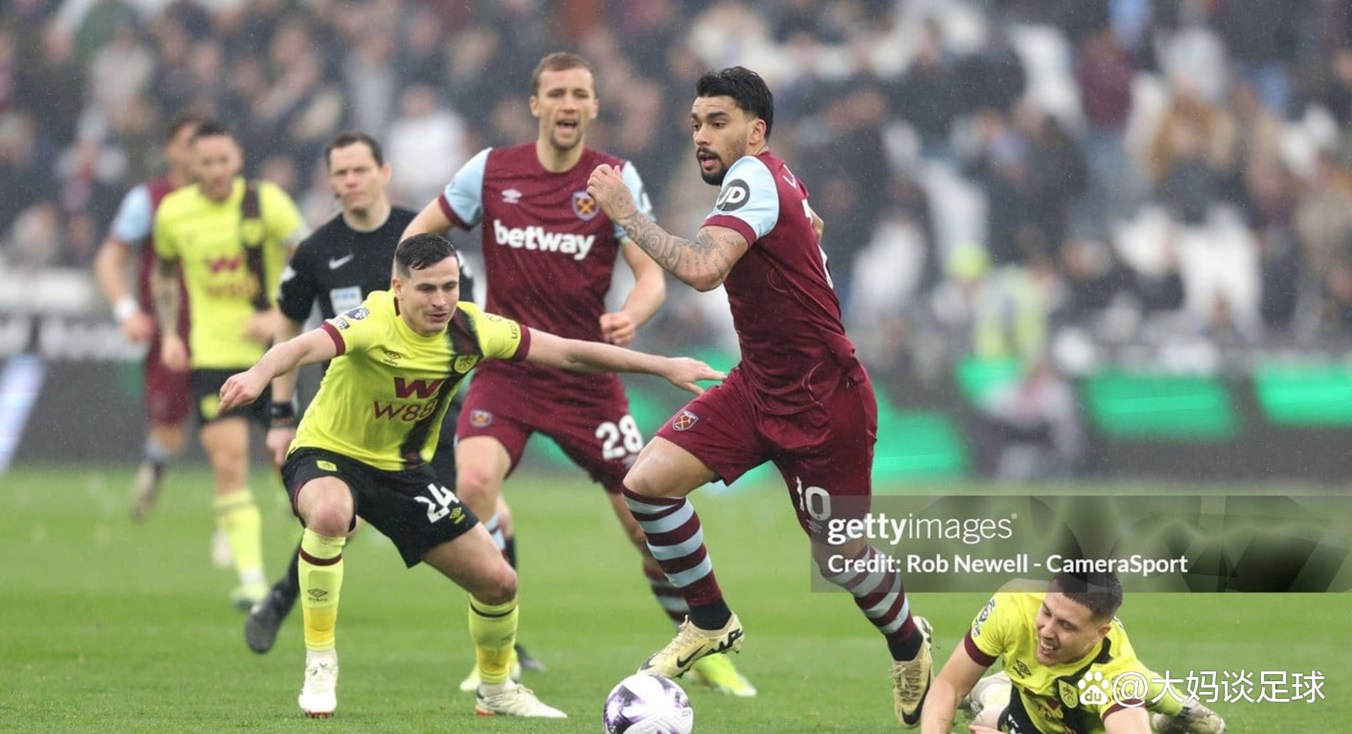 包含西汉姆联逼平伯恩利，保持不败纪录的词条