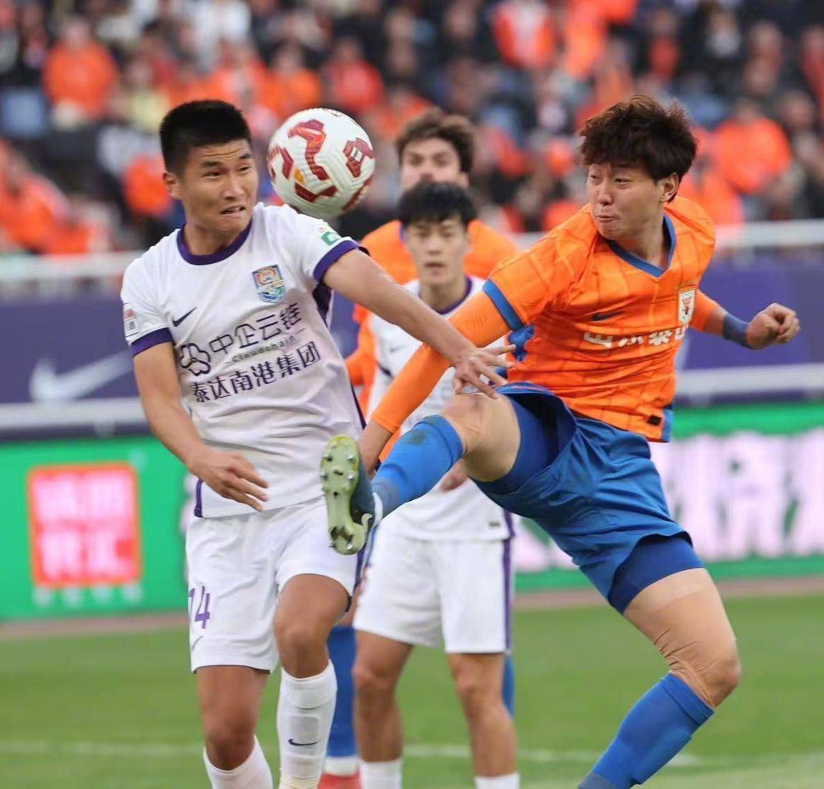 队内矛盾浮出水面：球员间不和解