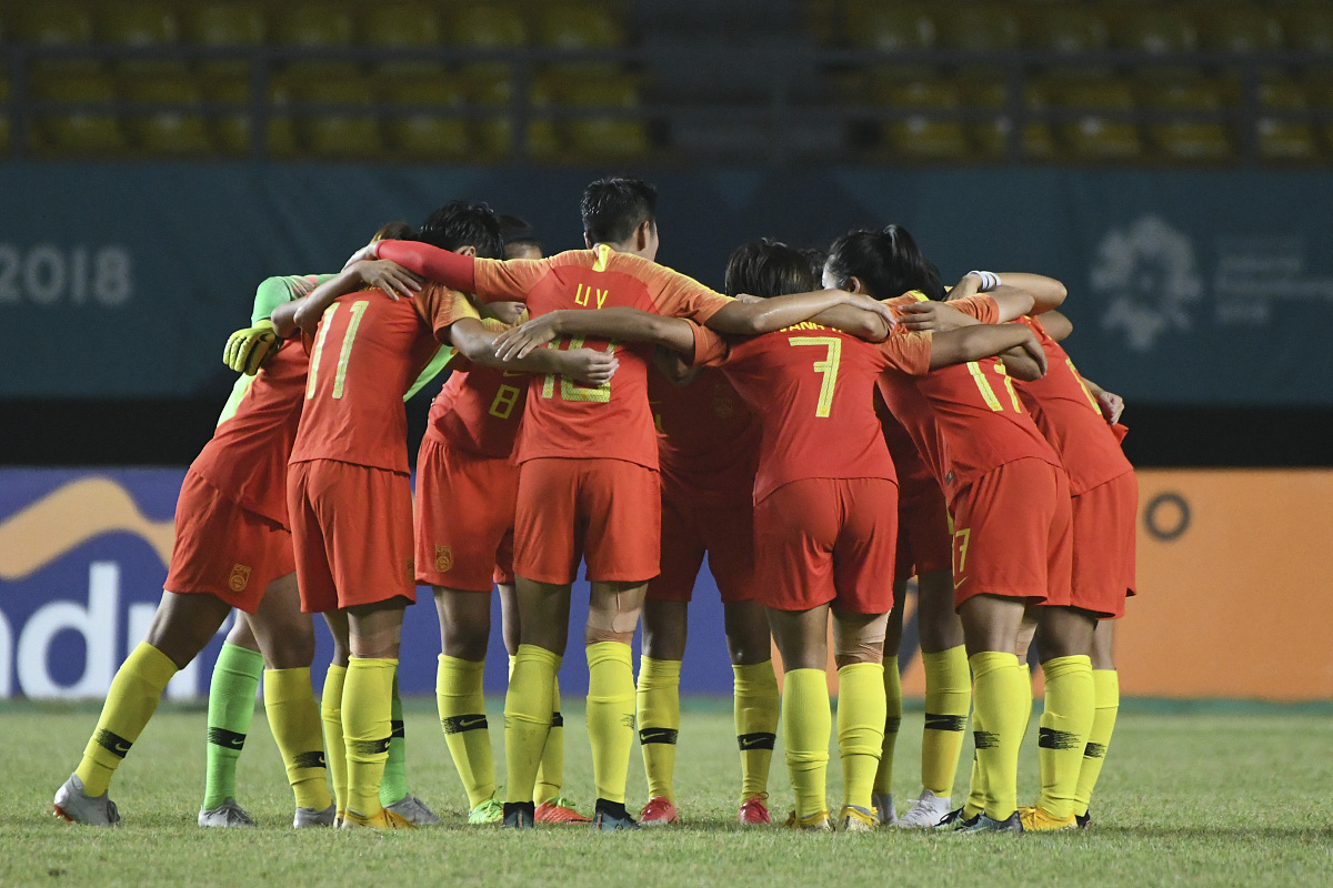 中国足球代表队展现实力，完美诠释团队合作