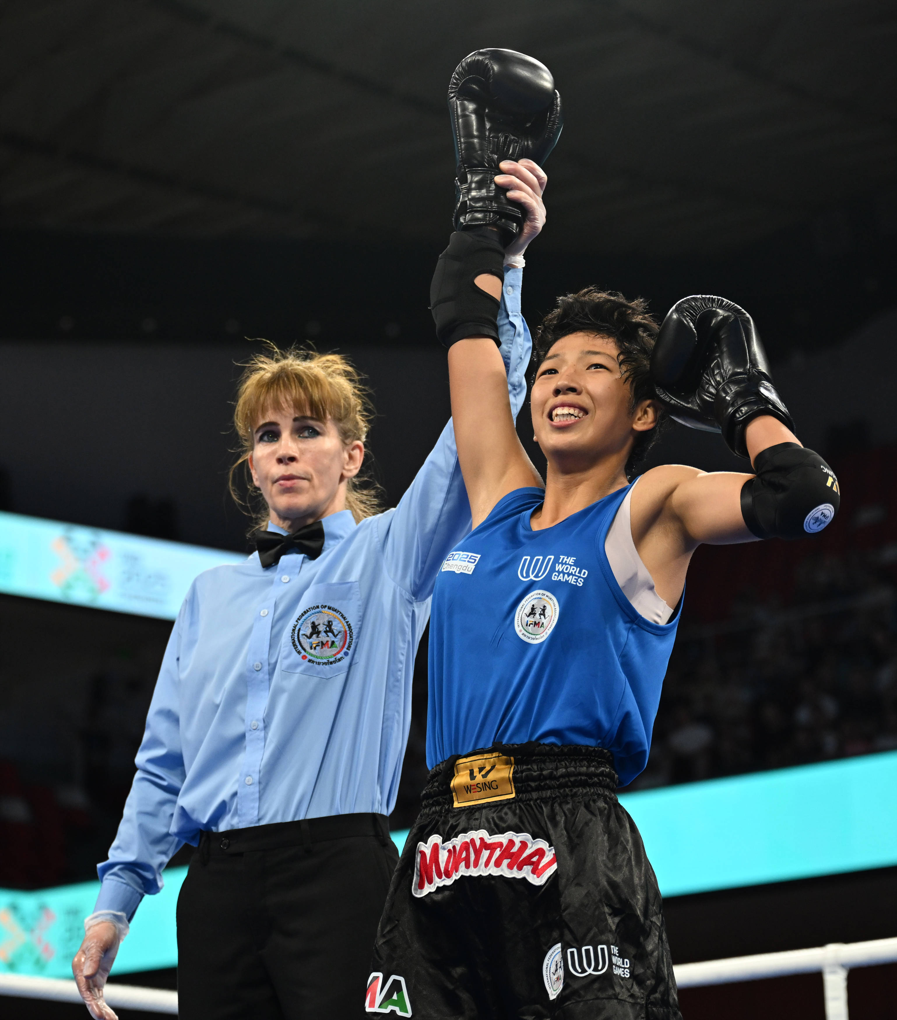 泰国举重运动员夺得女子组冠军，创造历史记录的简单介绍