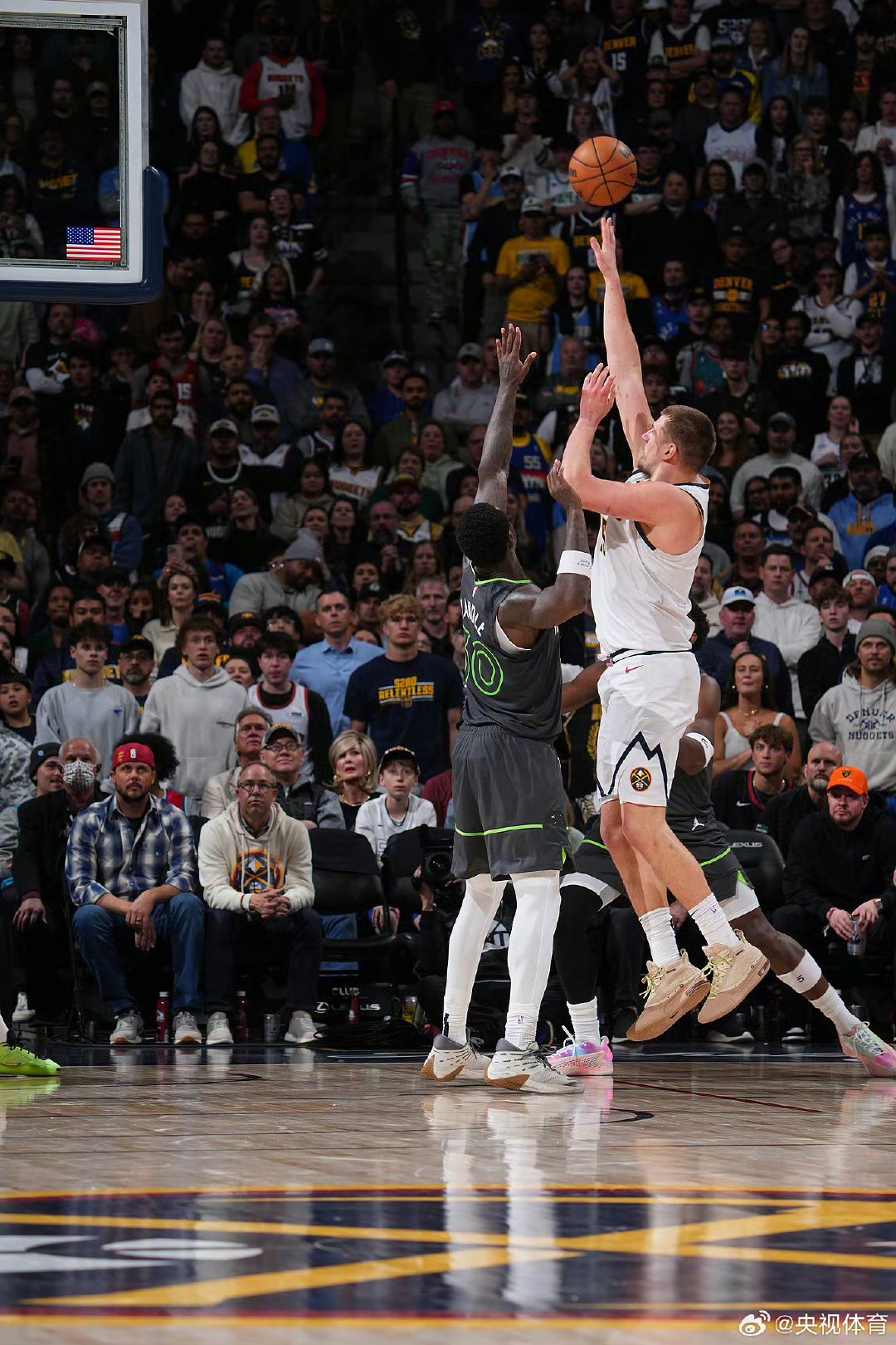 新疆队完胜上海队，约基奇关键制胜