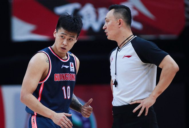 关于山东队完胜广东队，布克关键制胜的信息