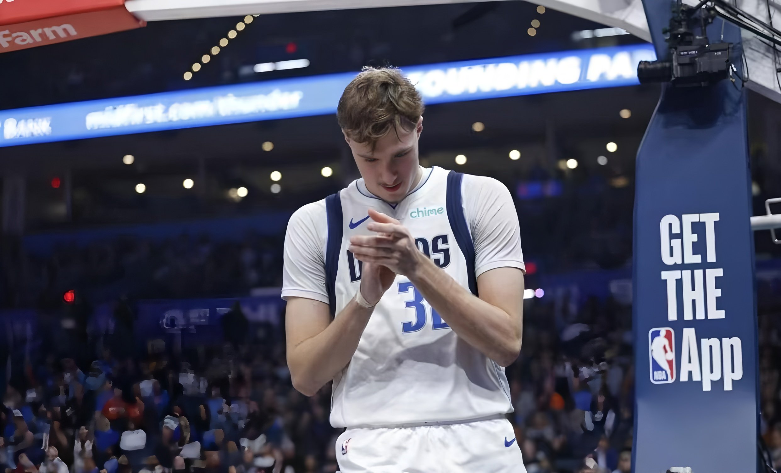 爵士横扫独行侠，福克斯统治全场