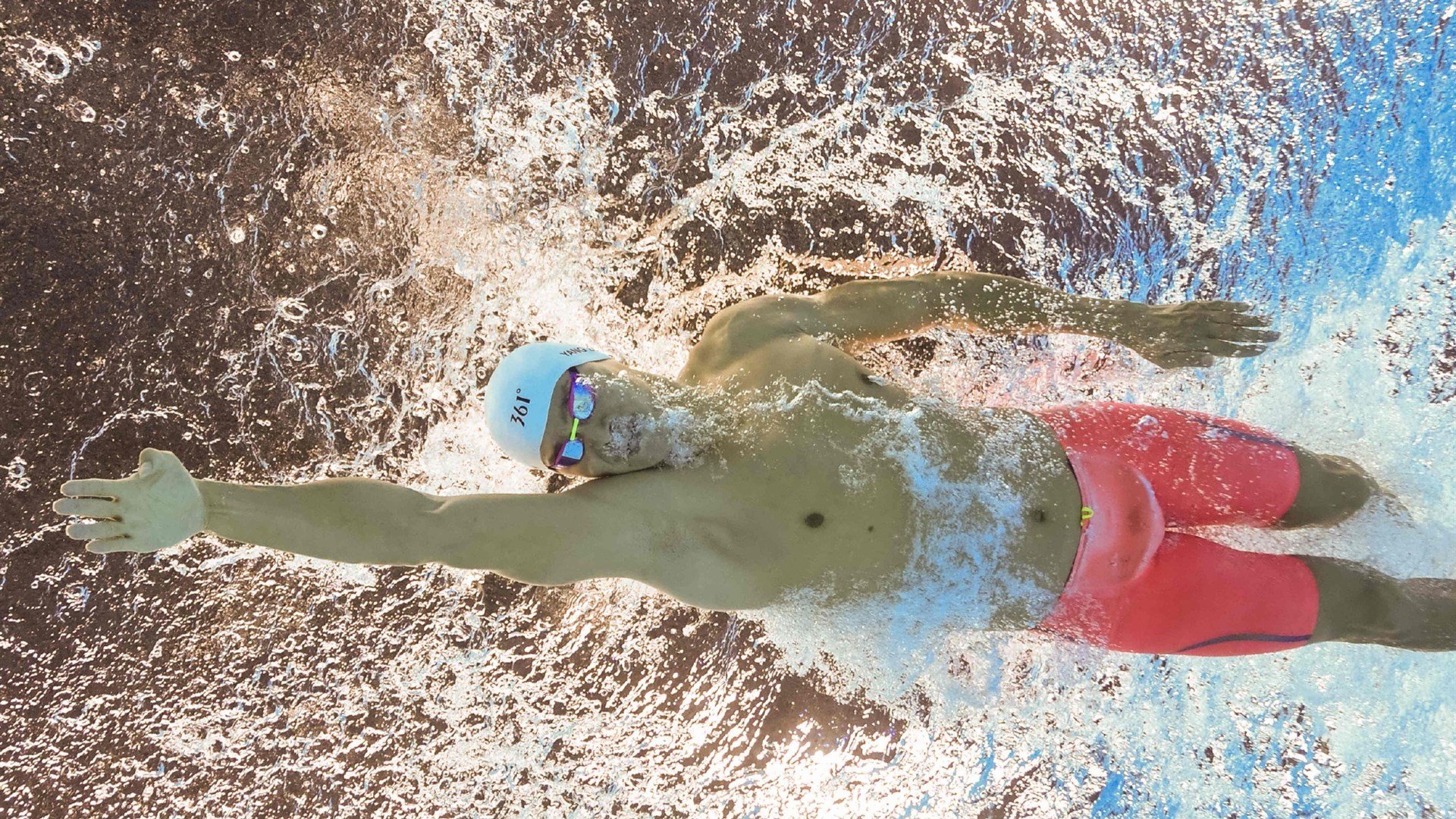 克瓦拉茨赫利亚，从格鲁吉亚到老特拉福德，南非强势晋级曼联的关键先生