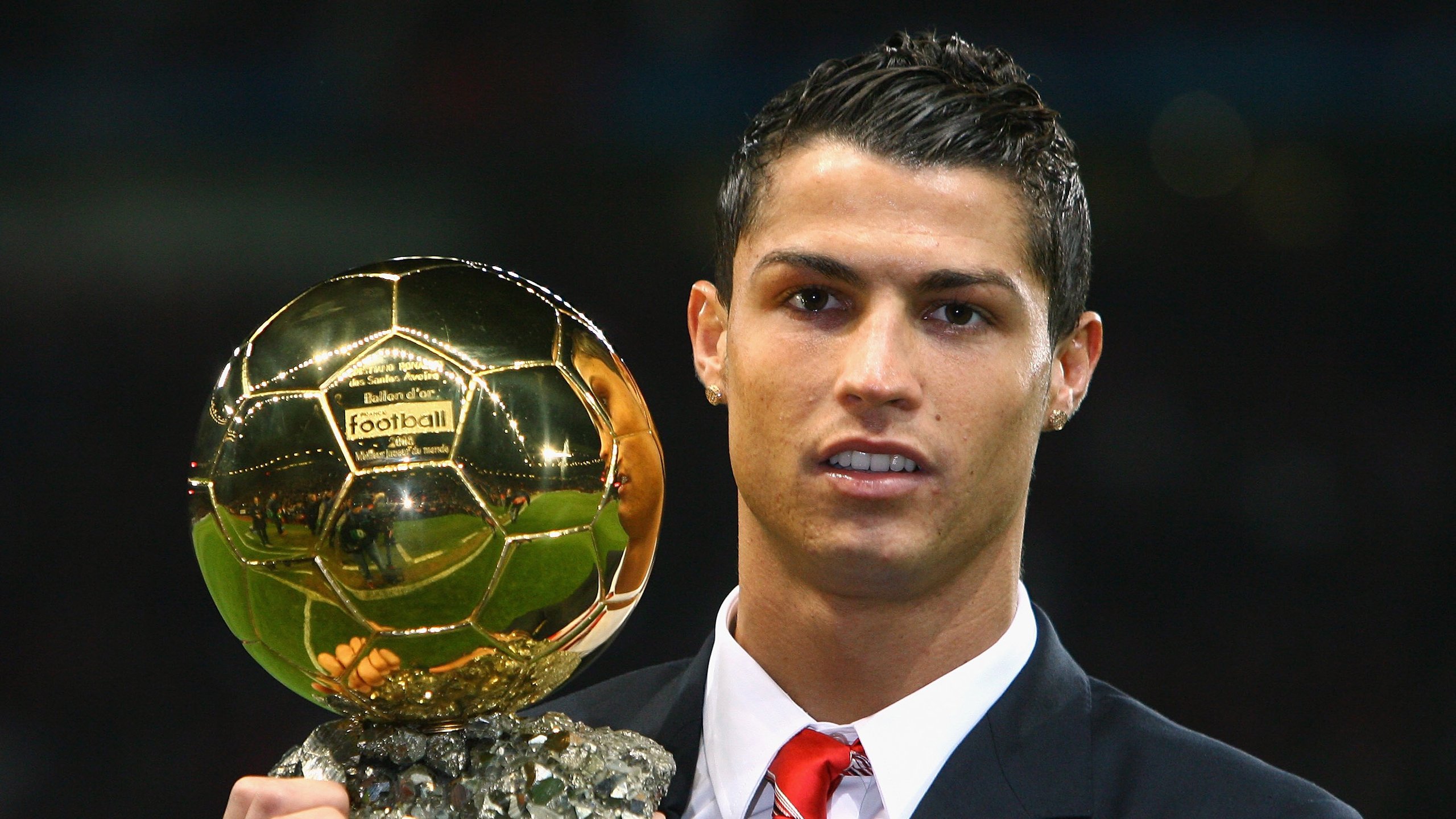 克瓦拉茨赫利亚统治全场，伊朗锋线高效收割勒沃库森