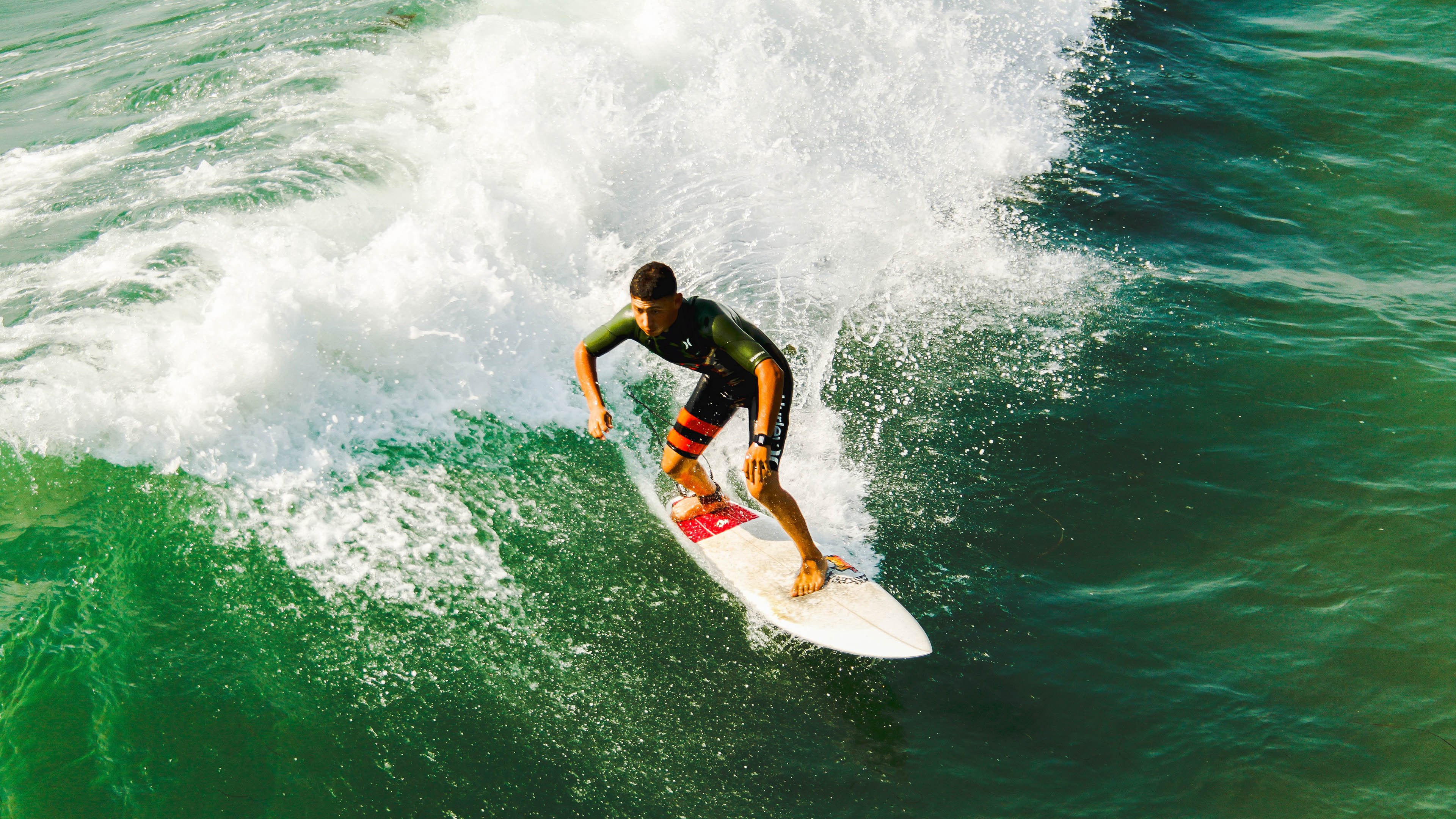 哈利伯顿存在感拉满，广东队压制老鹰，篮球场上的存在感博弈